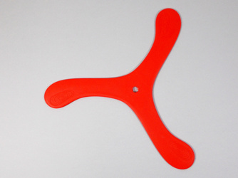 Bumerang Renner Czerwony - praworęczny bumerang powracający z kopolimeru w wersji podstawowej